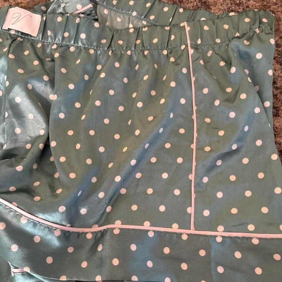 Victoria's Secret Teal Polka Dot Satin Pajama Shorts Size XL unique front tag - Picture 3 of 6